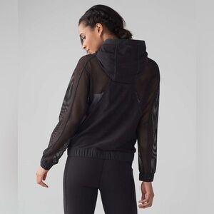 Lululemon Mesh on Mesh Jacket in Black Size 8 Activewear Athleisure Training